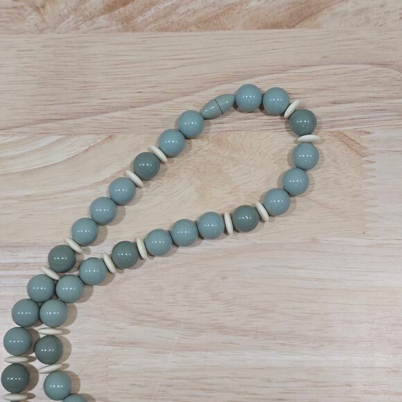 Retro 80's Avon Burst of Spring Green Cream Acrylic Geometric Bead 28" Necklace - Picture 9 of 11